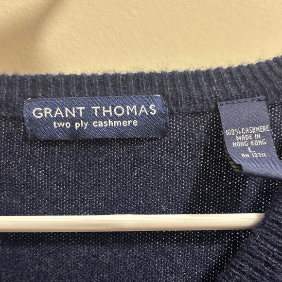 Grant Thomas Men's V-Neck Sweater - 100% cashmere Deep Navy - Picture 2 of 3